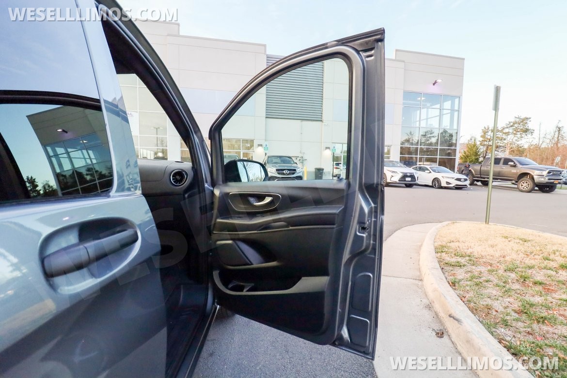 CEO SUV Mobile Office for Sale in Chantilly, VA - Photo 16