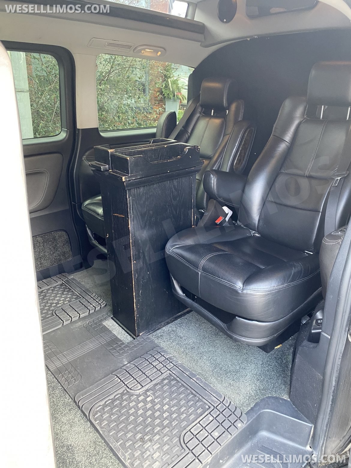 CEO SUV Mobile Office for Sale in Hamilton, ON - Photo 4