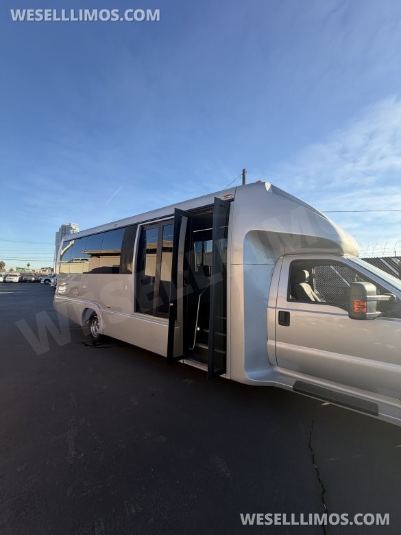 2015 Ford F-550 Executive Shuttle for Sale in Las Vegas, NV - Photo 3