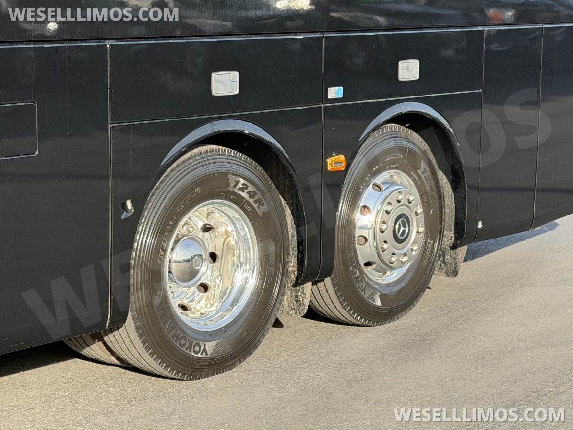 Motorcoach for Sale in Phoenix, AZ - Photo 3