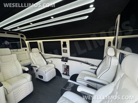 2024 Mercedes-Benz Ultimate Class Sprinter for Sale in Sprinfield, MO - Photo 3