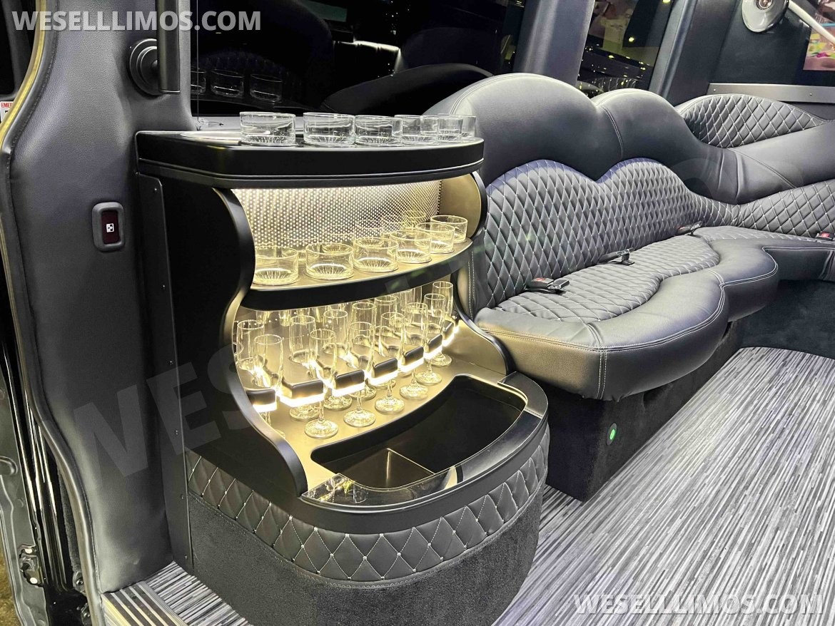 Limo Bus for Sale in Springfield, MO - Photo 14