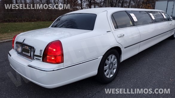 2005 Lincoln Town Car Limousine for Sale in PLAINVIEW, NY - Photo 3