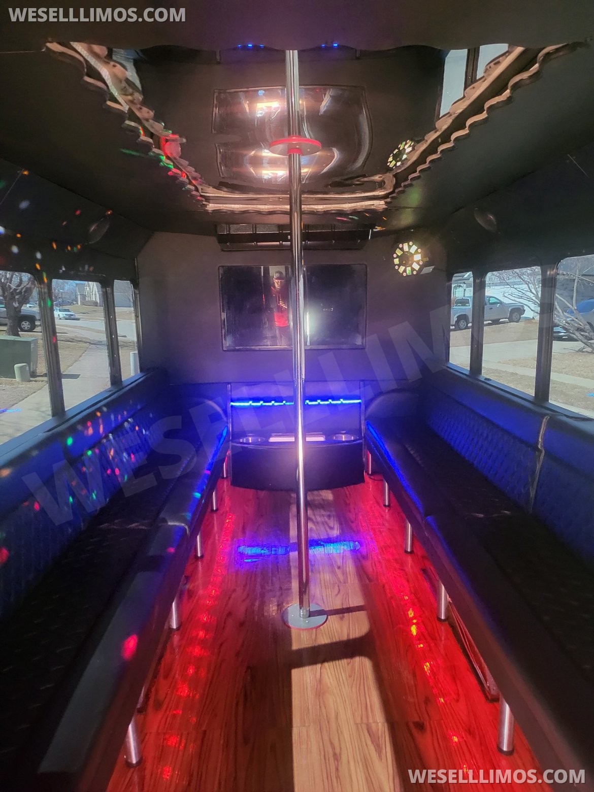 Limo Bus for Sale in Cedar Hill, TX - Photo 4