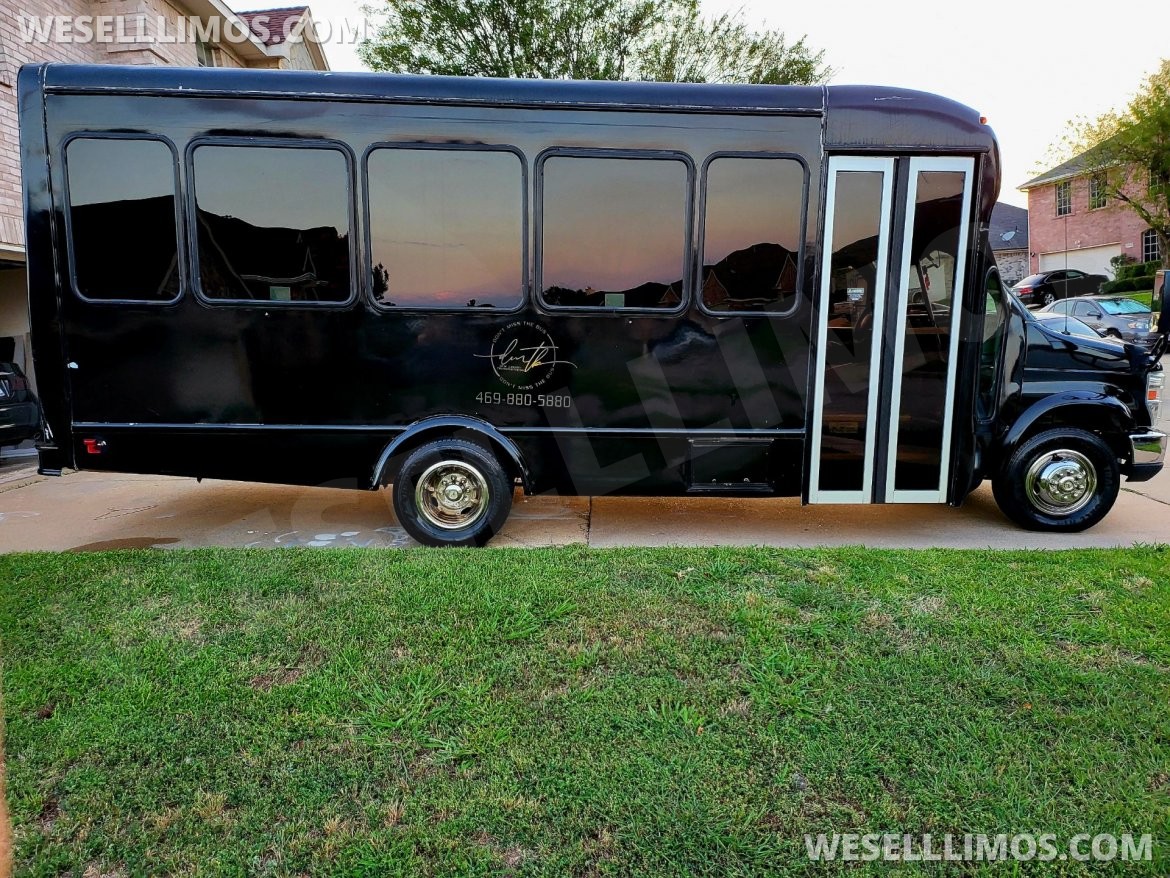 Limo Bus for Sale in Cedar Hill, TX - Photo 6