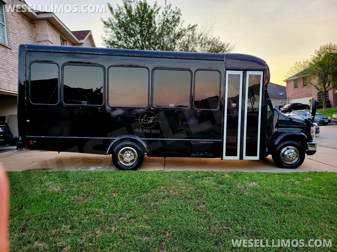Limo Bus for Sale in Cedar Hill, TX - Photo 8