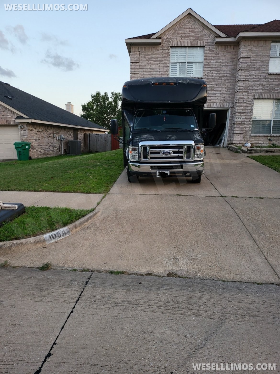 Limo Bus for Sale in Cedar Hill, TX - Photo 9