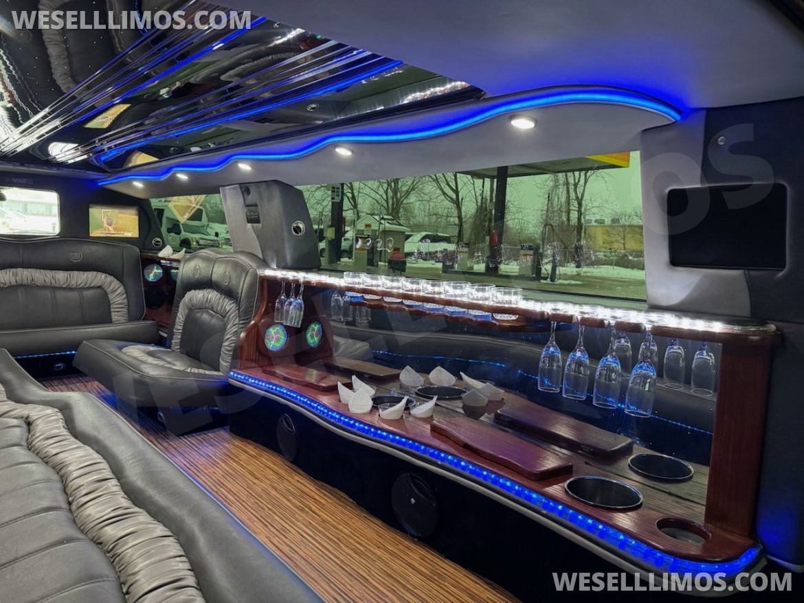 SUV Stretch for Sale in Erie, PA - Photo 15