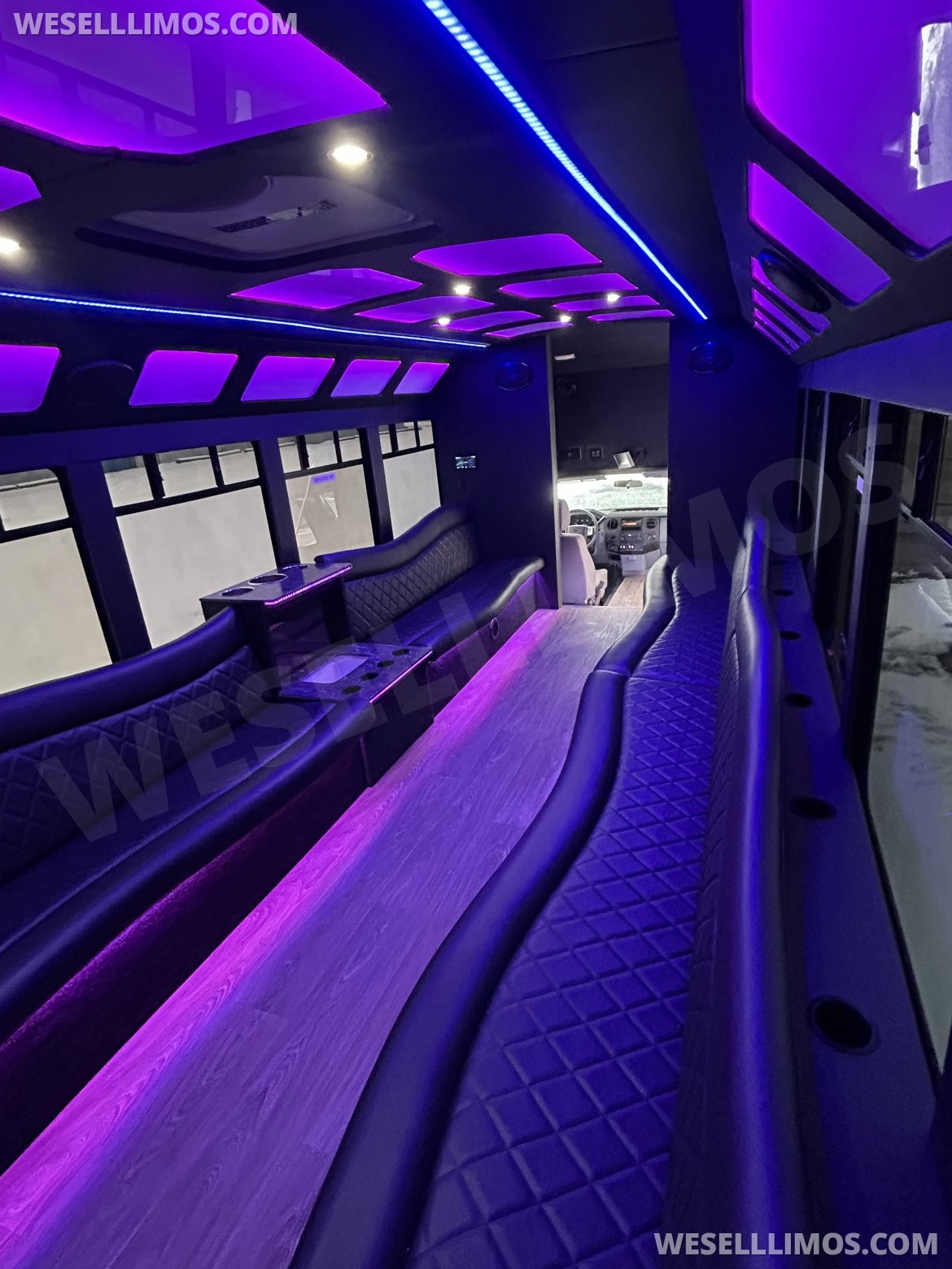 Limo Bus for Sale in Fraser, MI - Photo 3