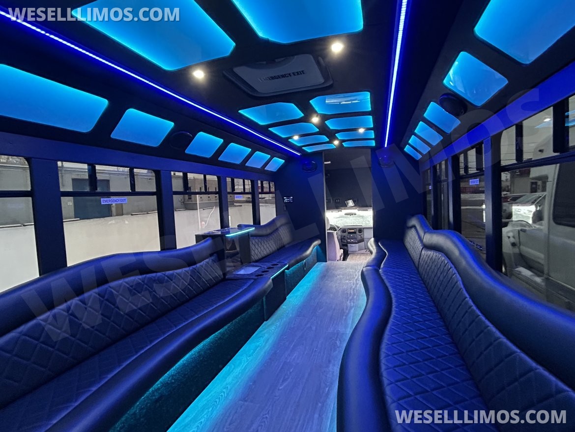 Limo Bus for Sale in Fraser, MI - Photo 6