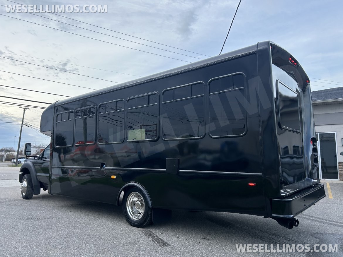 Limo Bus for Sale in Fraser, MI - Photo 10