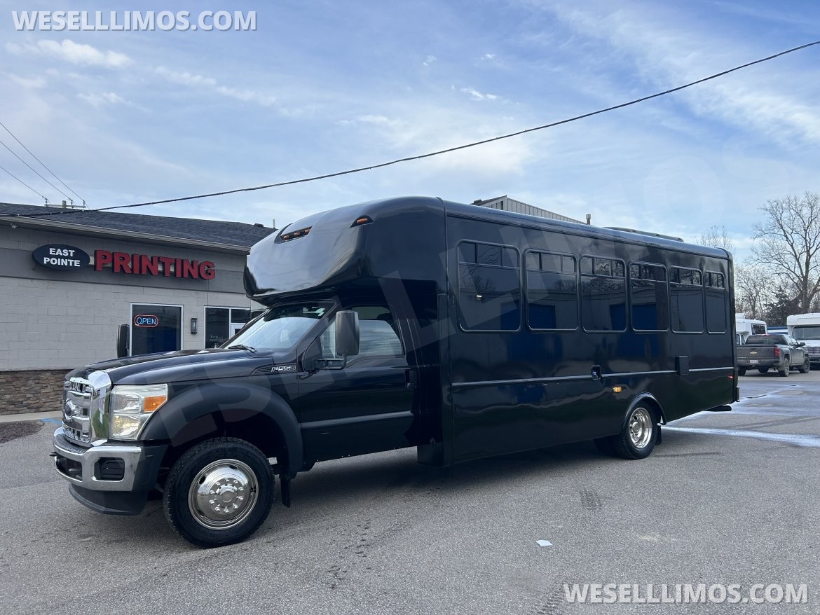 Limo Bus for Sale in Fraser, MI - Photo 11