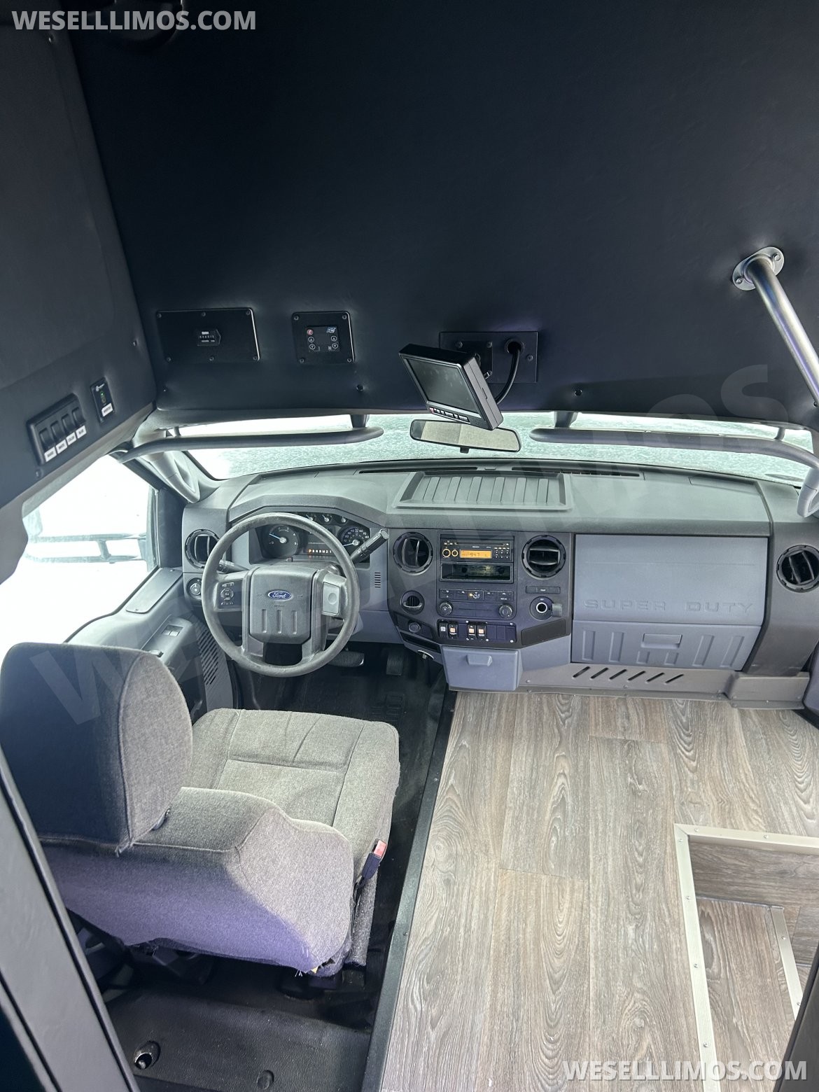 Limo Bus for Sale in Fraser, MI - Photo 13
