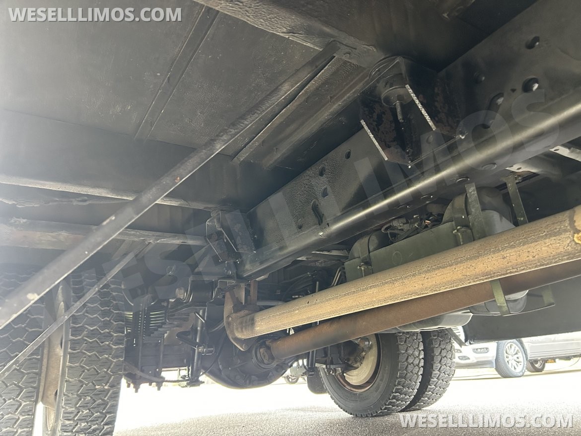 Limo Bus for Sale in Fraser, MI - Photo 15
