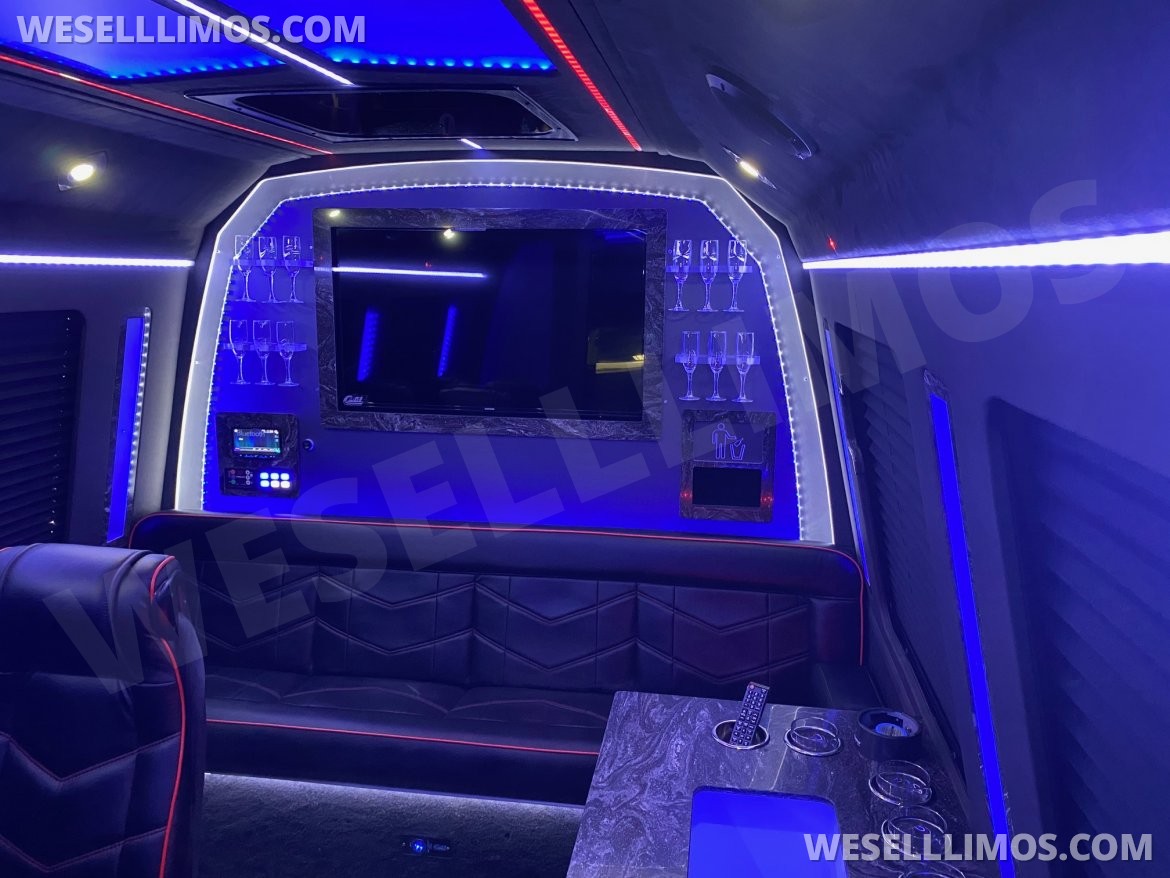 Limo Bus for Sale in Peachtree City, GA - Photo 5