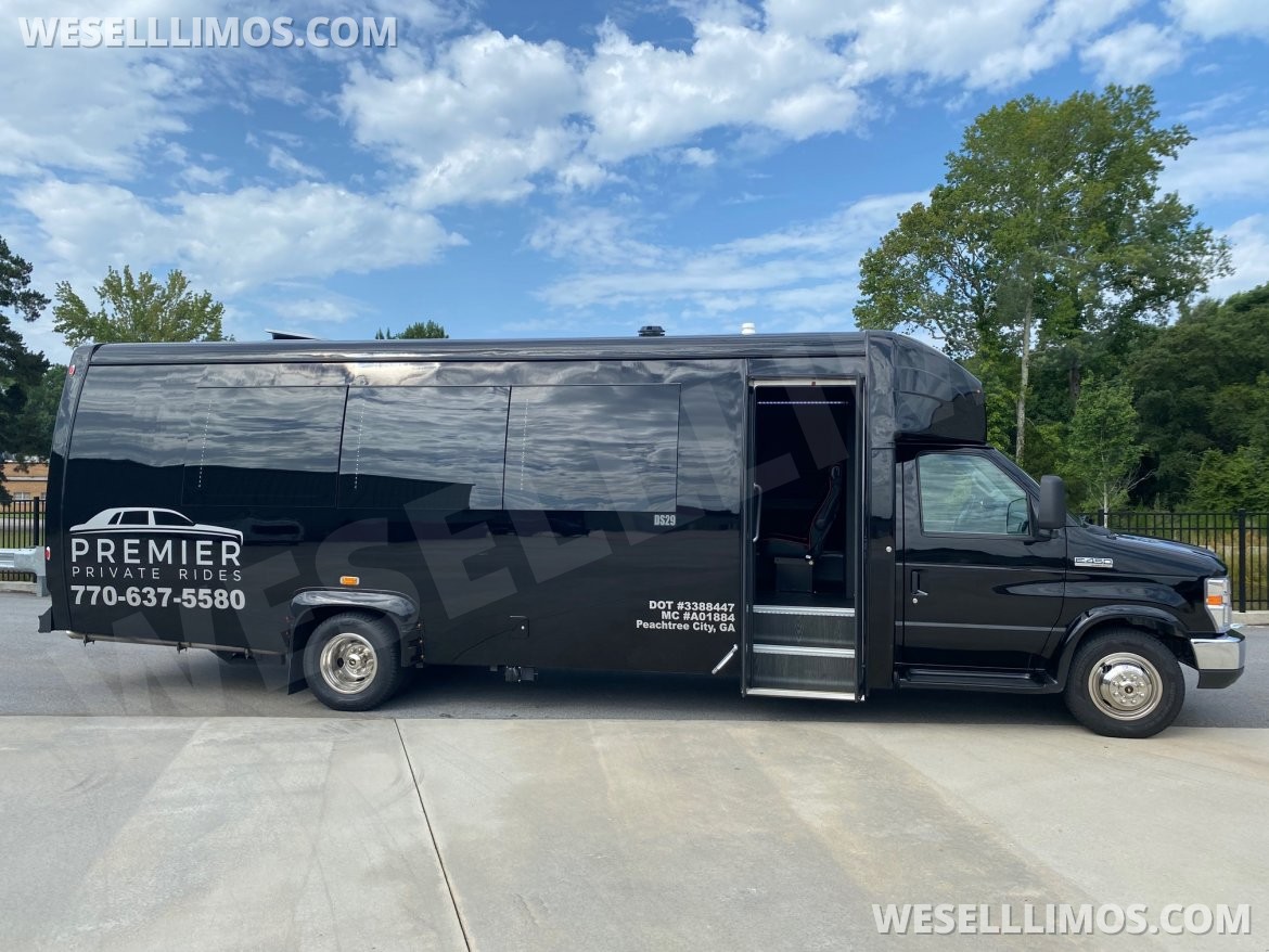 Limo Bus for Sale in Peachtree City, GA - Photo 9