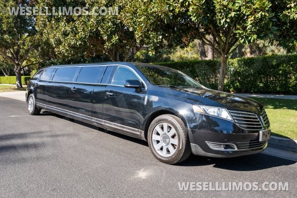 2018 Lincoln MKT Limousine for Sale in Glendale, CA - Photo 3