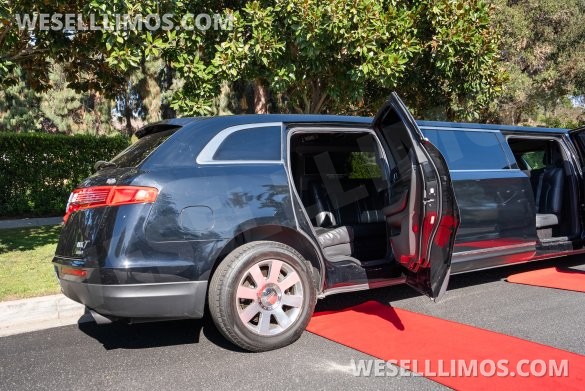 2018 Lincoln MKT Limousine for Sale in Glendale, CA - Photo 2