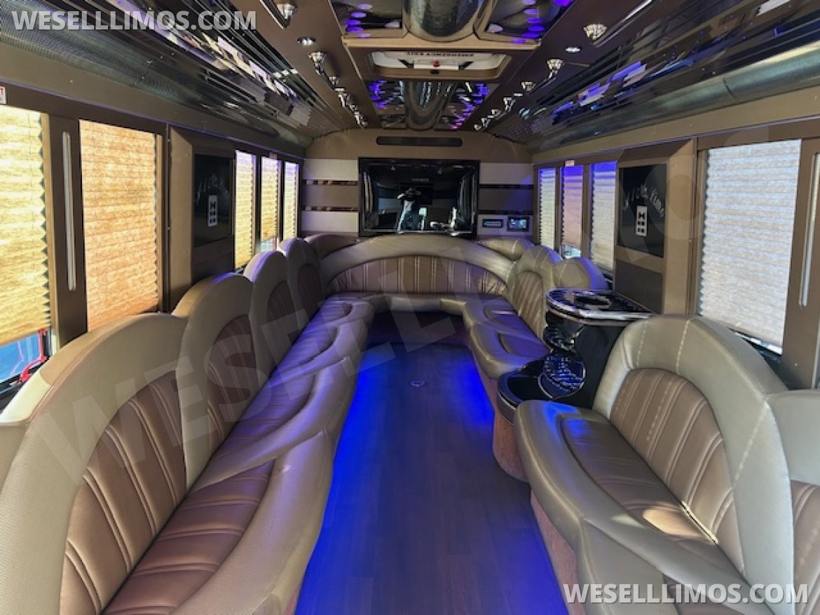 Limo Bus for Sale in WICKLIFFE, OH - Photo 9