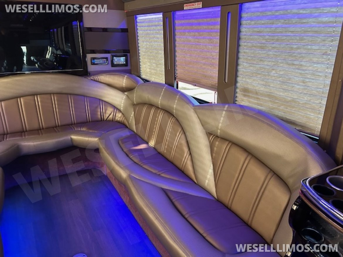 Limo Bus for Sale in WICKLIFFE, OH - Photo 12