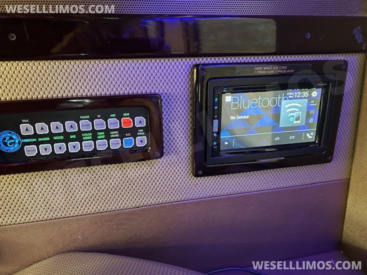 Limo Bus for Sale in WICKLIFFE, OH - Photo 13