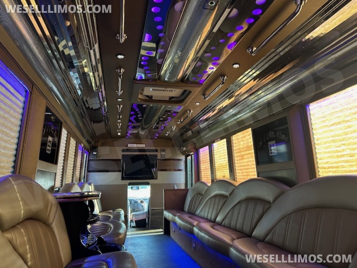 Limo Bus for Sale in WICKLIFFE, OH - Photo 15