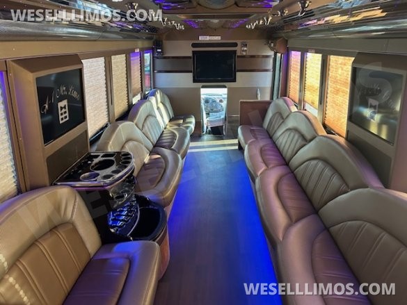 2014 Ford F550 Limo Bus for Sale in WICKLIFFE, OH - Main Photo