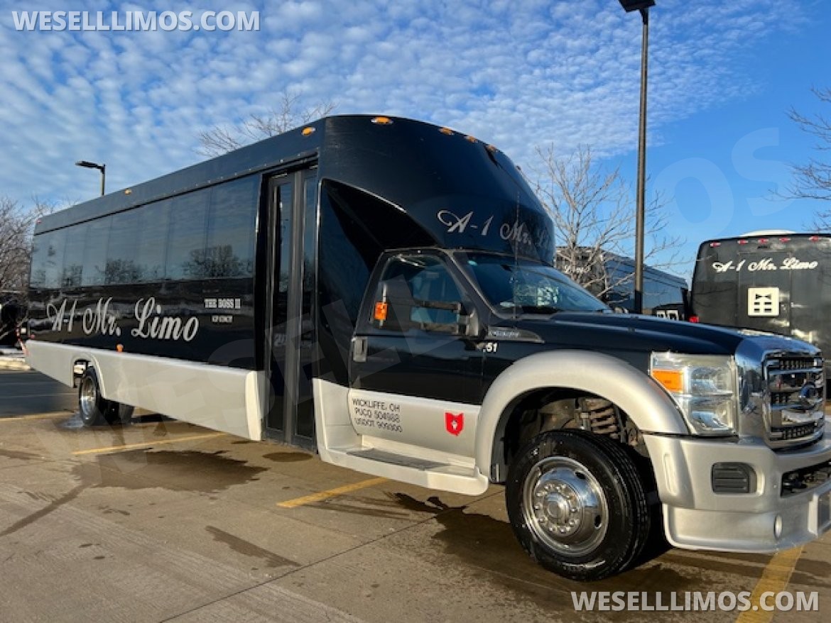 Limo Bus for Sale in Wickliffe, OH - Photo 2
