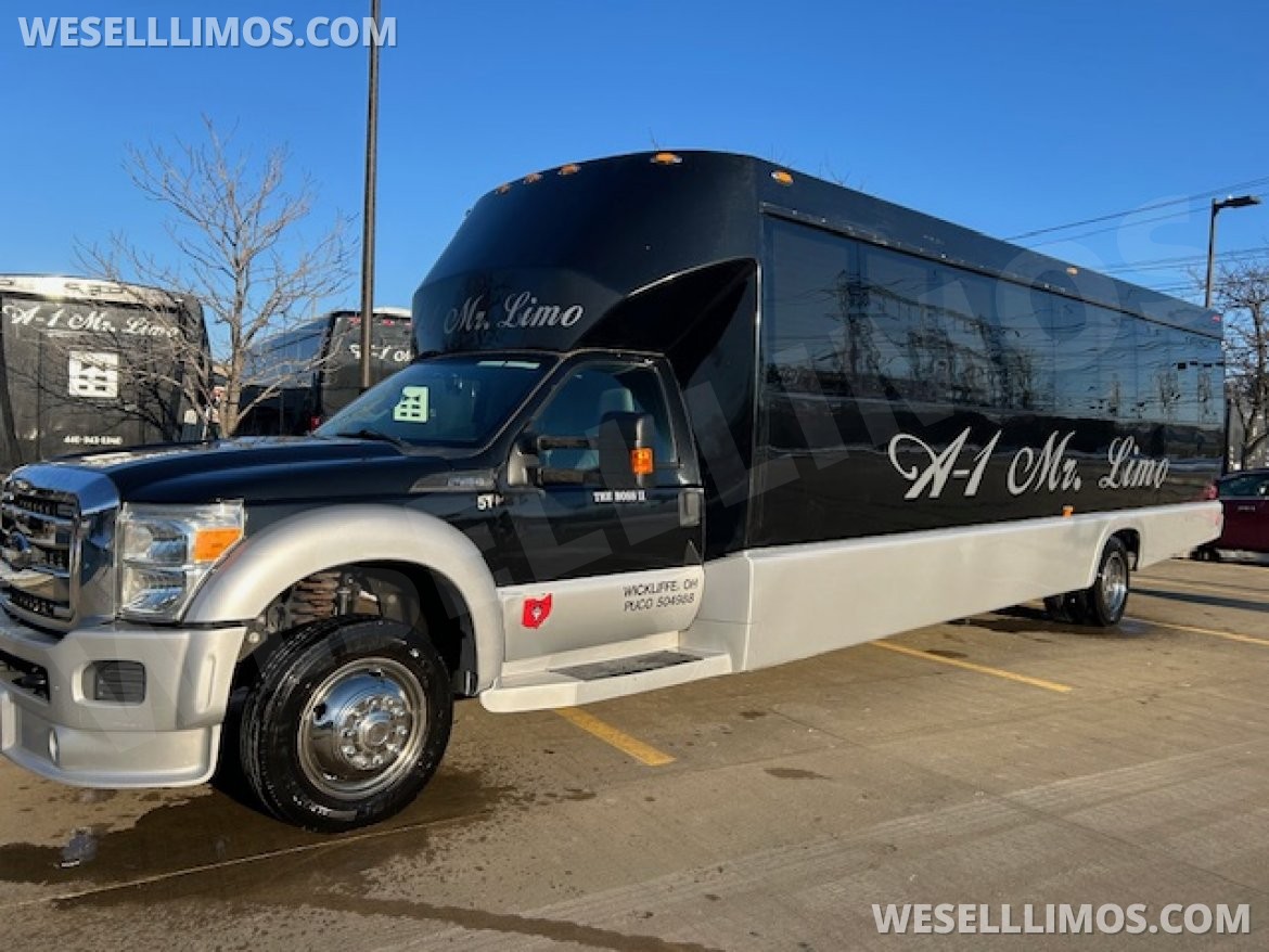 Limo Bus for Sale in Wickliffe, OH - Photo 3