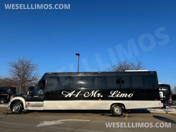 2014 Ford F550 Limo Bus for Sale in Wickliffe, OH - Main Photo