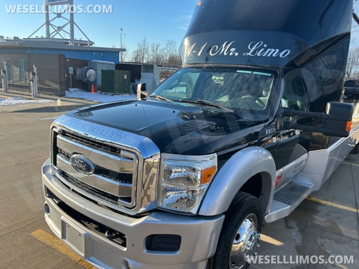 Limo Bus for Sale in Wickliffe, OH - Photo 5
