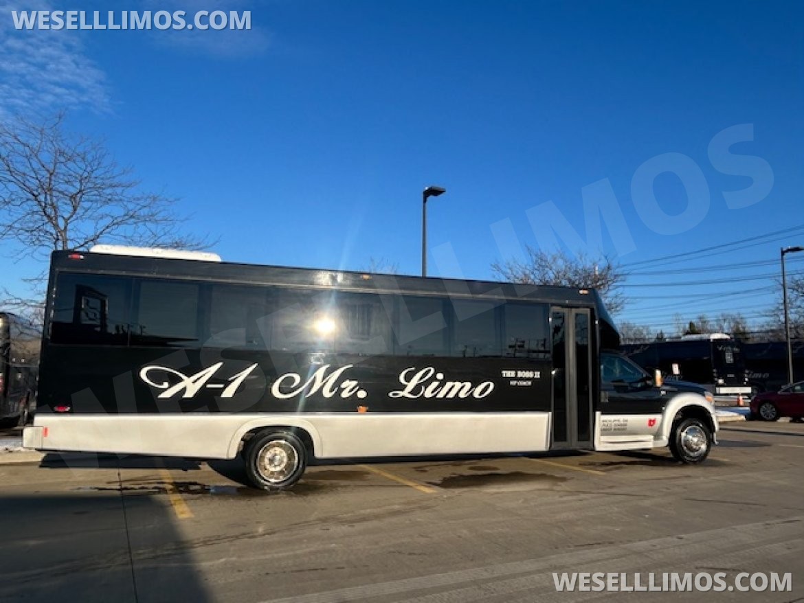 Limo Bus for Sale in Wickliffe, OH - Photo 6