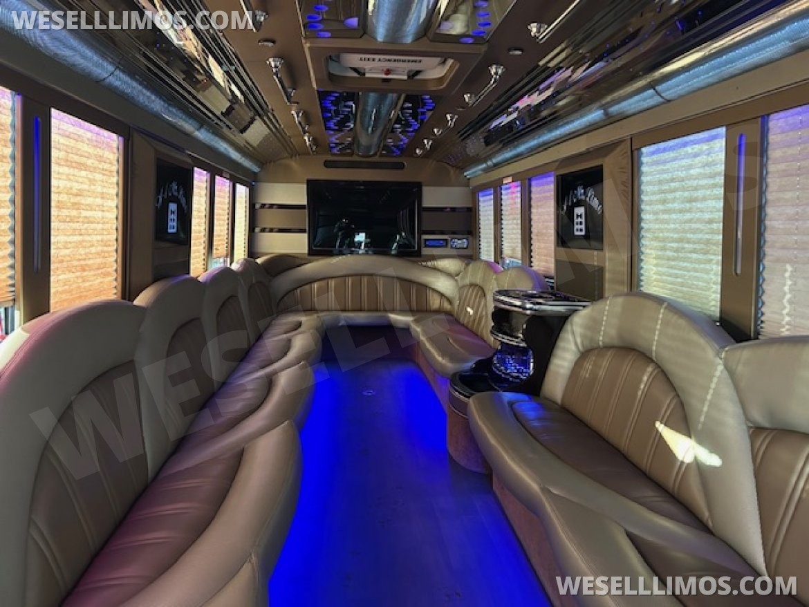 Limo Bus for Sale in Wickliffe, OH - Photo 8