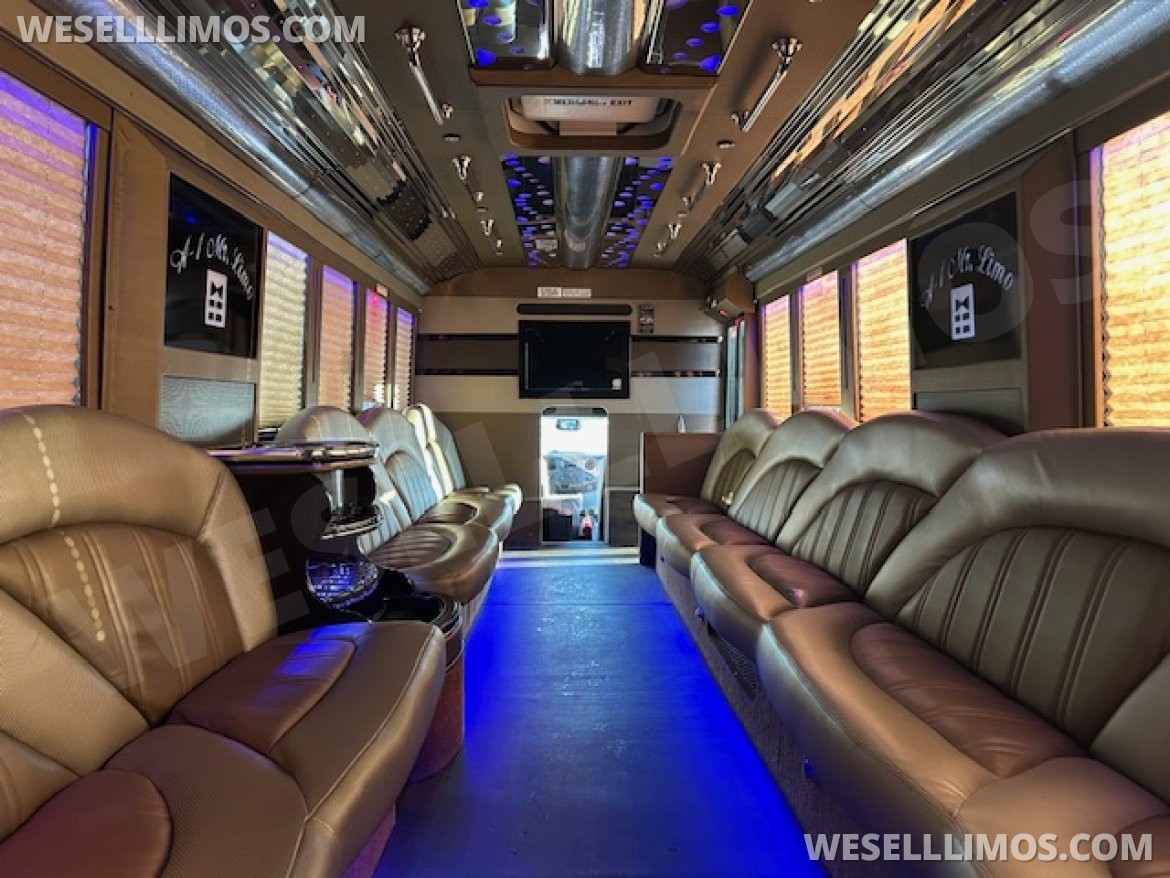 Limo Bus for Sale in Wickliffe, OH - Photo 9