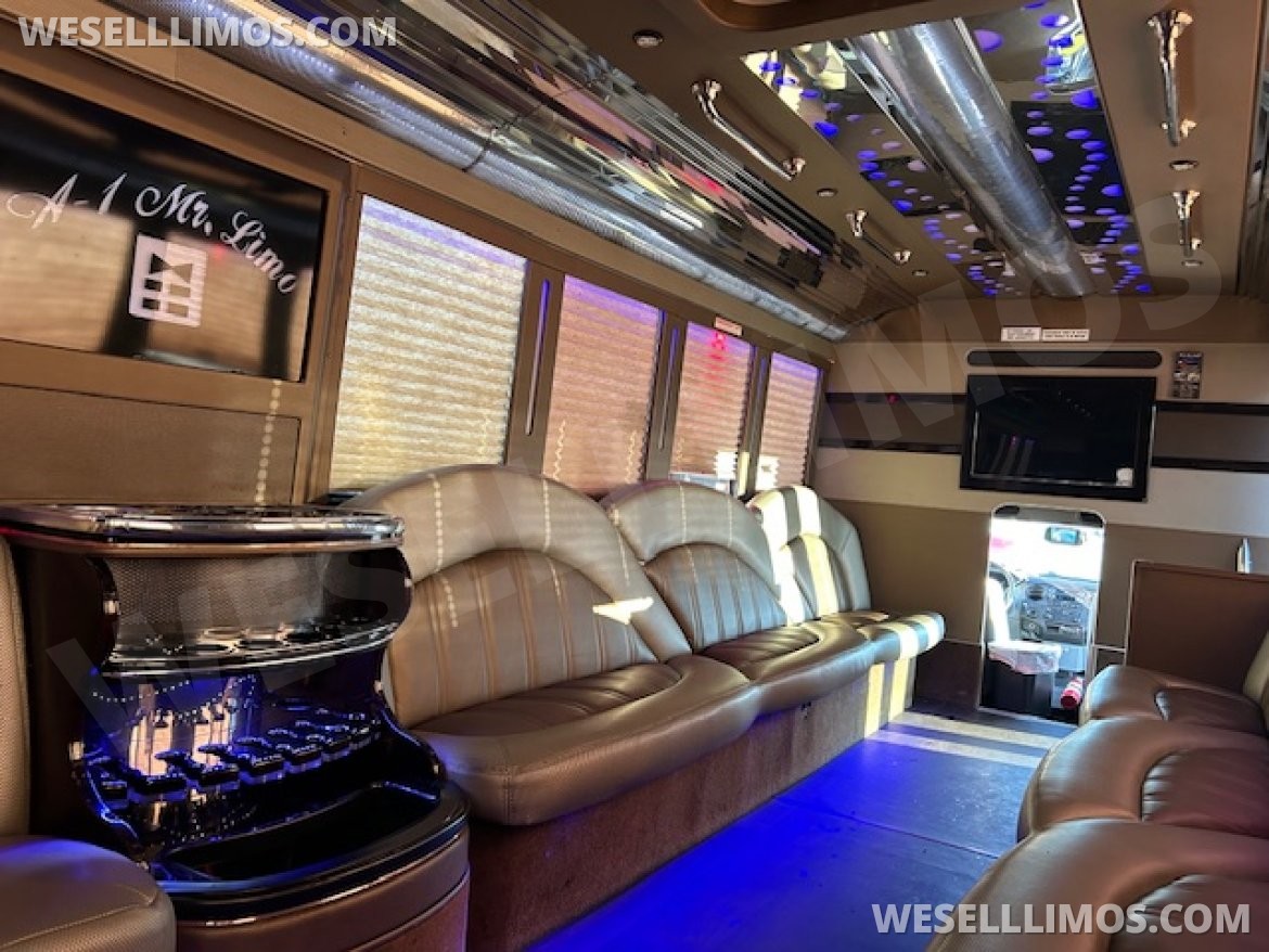 Limo Bus for Sale in Wickliffe, OH - Photo 11