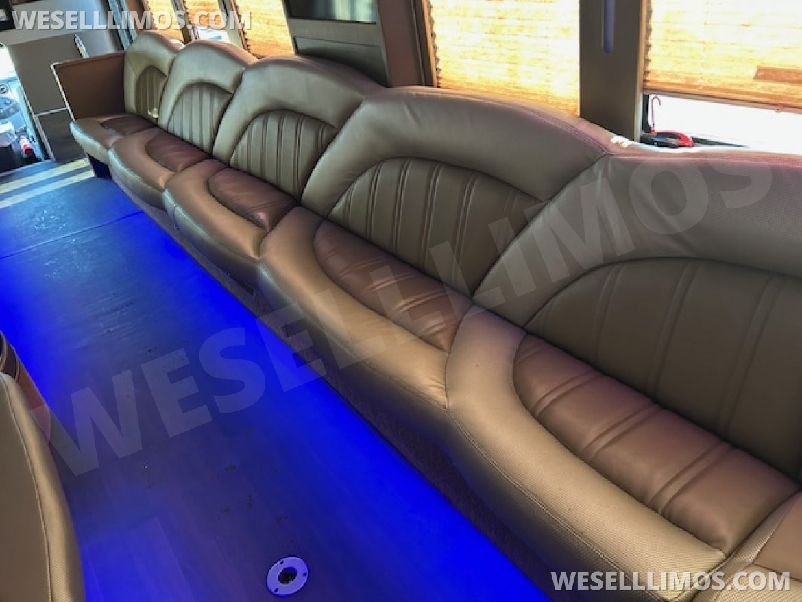 Limo Bus for Sale in Wickliffe, OH - Photo 12