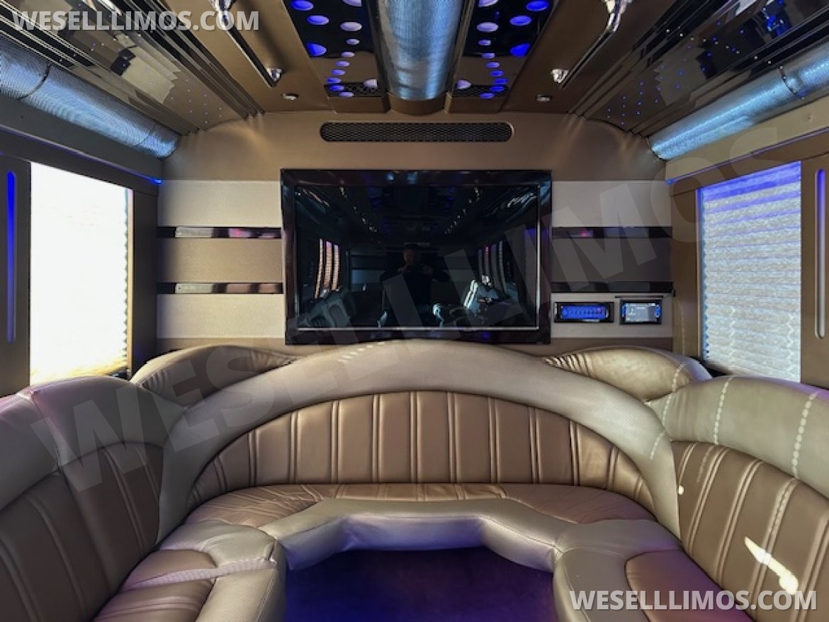 Limo Bus for Sale in Wickliffe, OH - Photo 14
