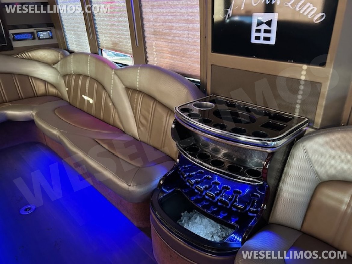 Limo Bus for Sale in Wickliffe, OH - Photo 15