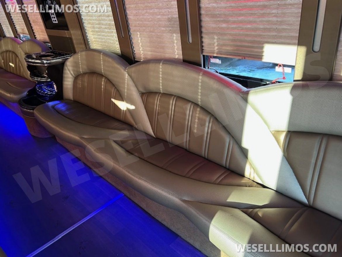 Limo Bus for Sale in Wickliffe, OH - Photo 17