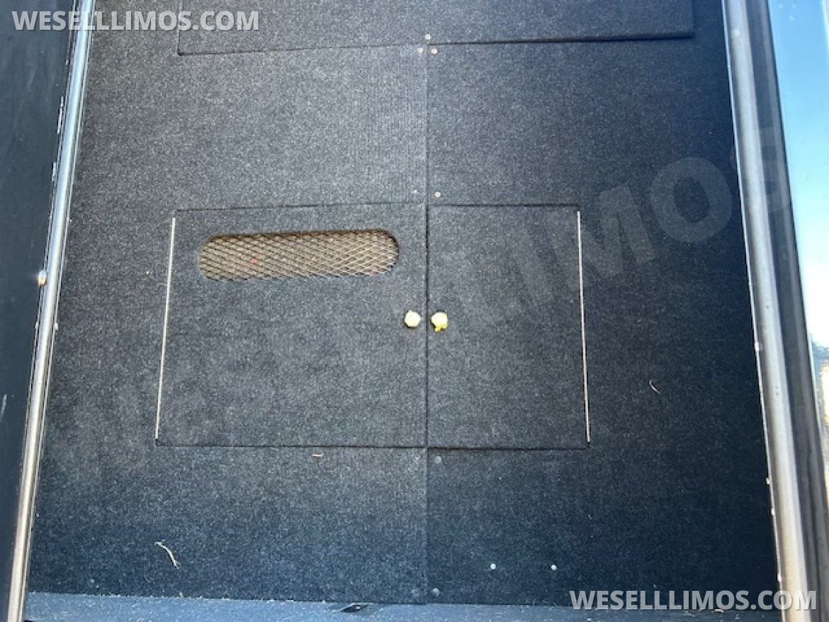 Limo Bus for Sale in Wickliffe, OH - Photo 24