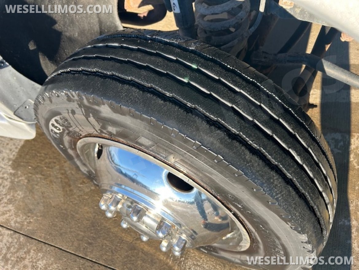 Limo Bus for Sale in Wickliffe, OH - Photo 26