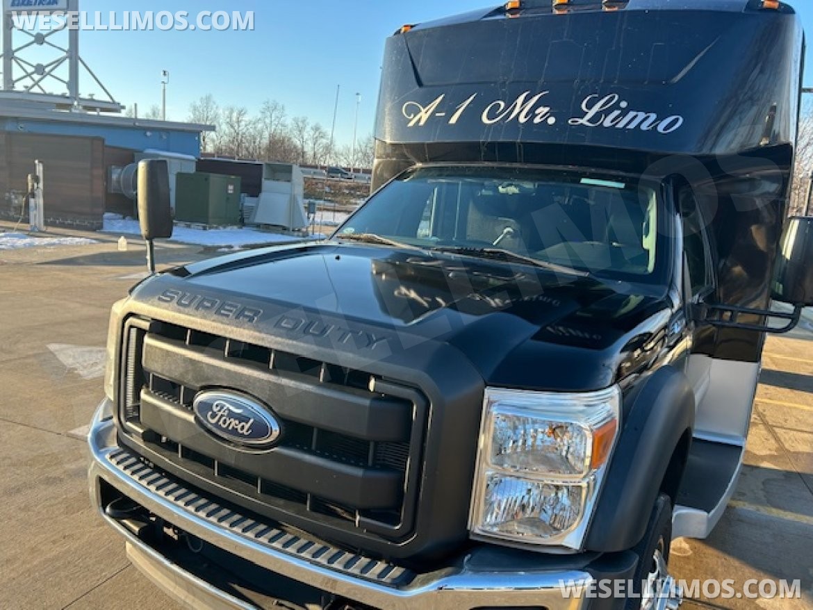 Limo Bus for Sale in Wickliffe, OH - Photo 3