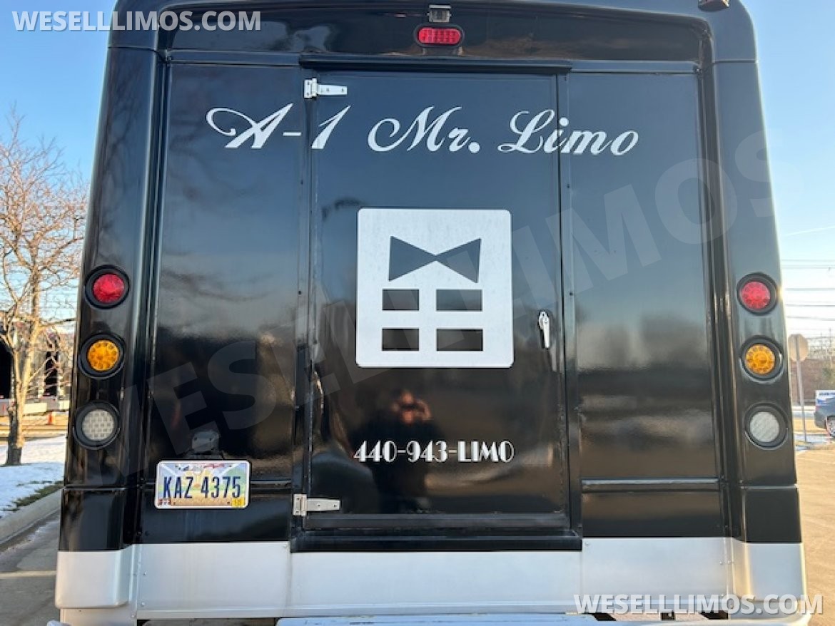 Limo Bus for Sale in Wickliffe, OH - Photo 7