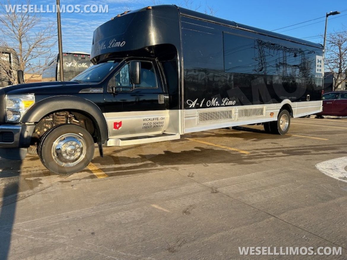 Limo Bus for Sale in Wickliffe, OH - Photo 2