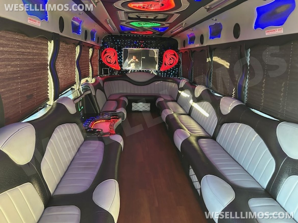 Limo Bus for Sale in Wickliffe, OH - Photo 8