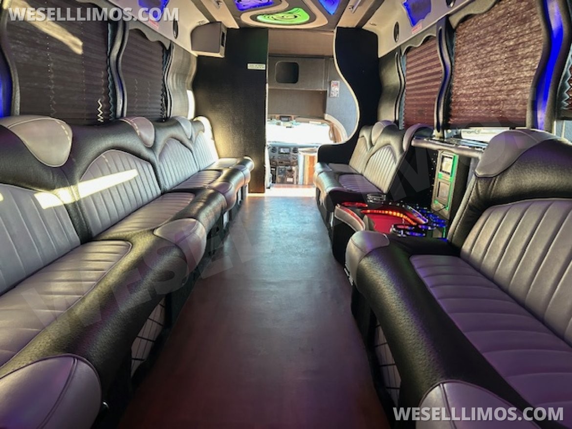 Limo Bus for Sale in Wickliffe, OH - Photo 12
