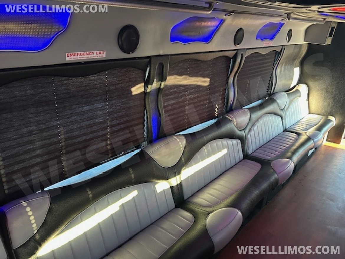 Limo Bus for Sale in Wickliffe, OH - Photo 13