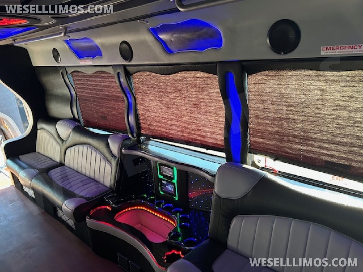 Limo Bus for Sale in Wickliffe, OH - Photo 14