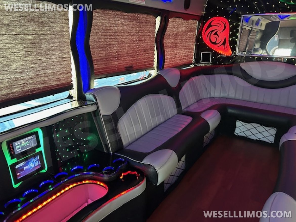 Limo Bus for Sale in Wickliffe, OH - Photo 15