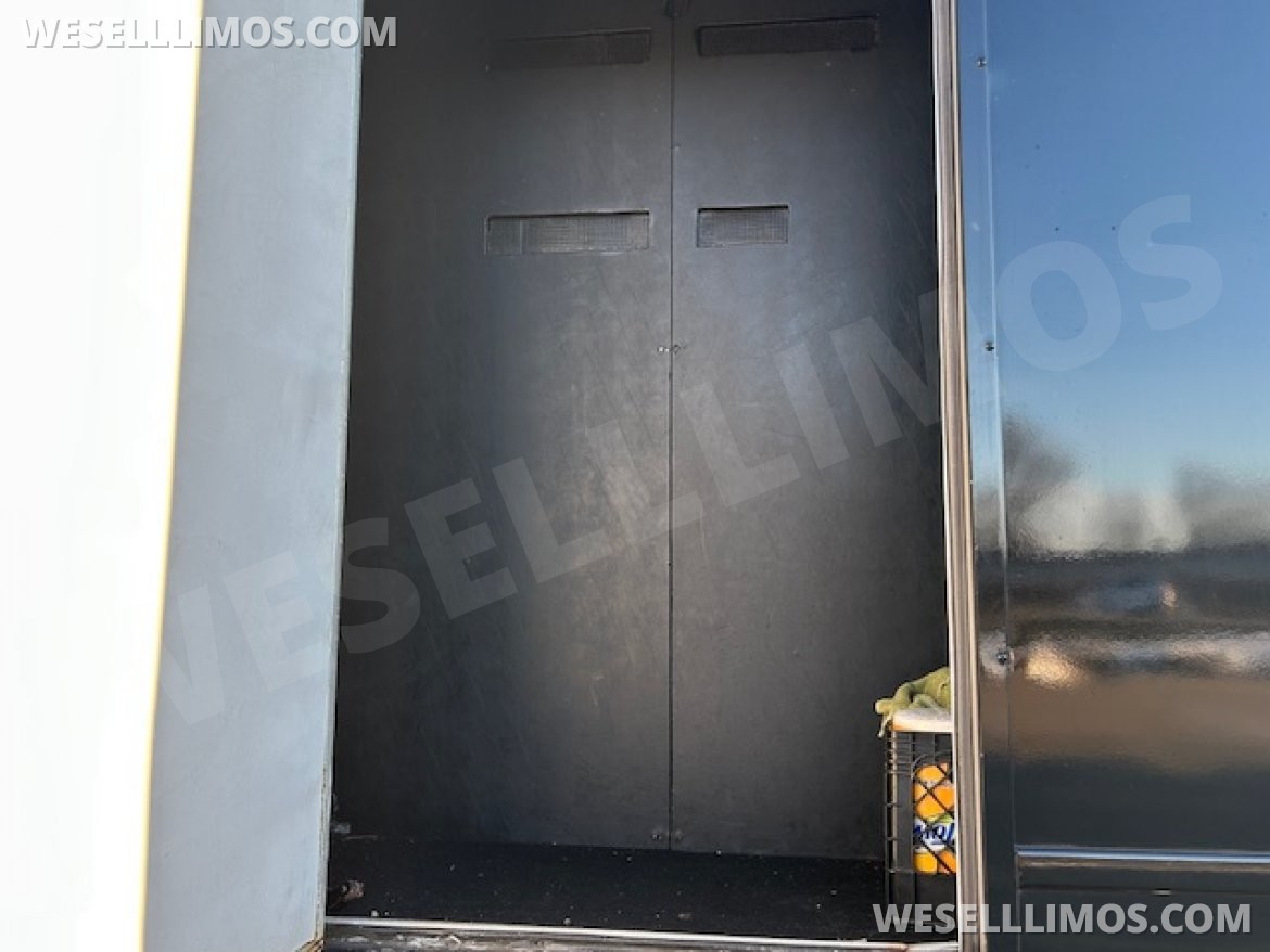 Limo Bus for Sale in Wickliffe, OH - Photo 21